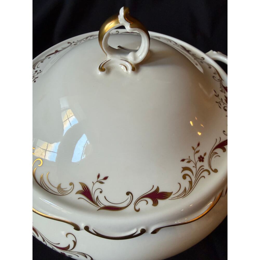 Royal Doulton Strasbourg round covered serving Dish Bone china